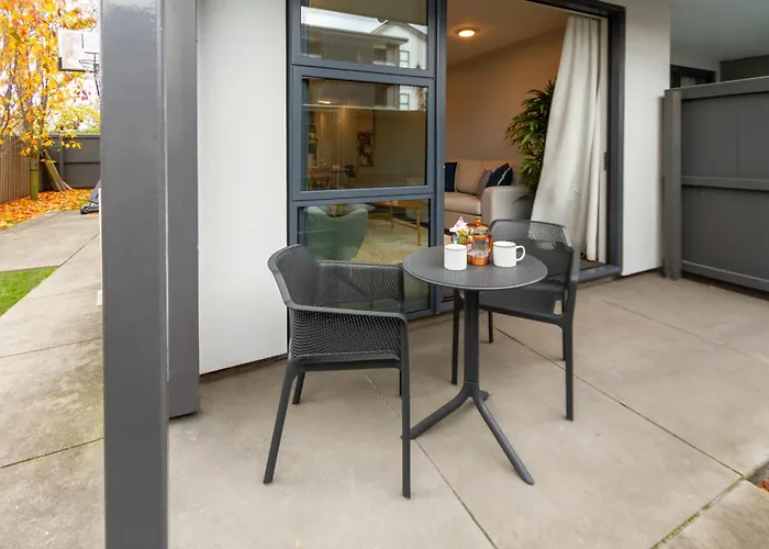 Luxurious Christchurch Suite - Single Level 2 Bed